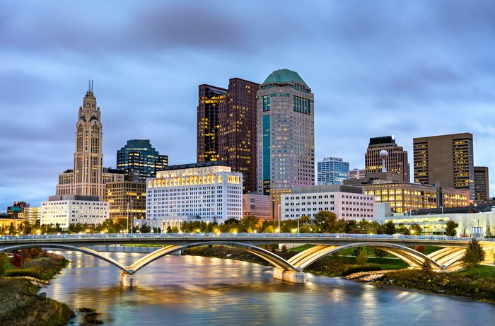 Cityscape of columbus above the scioto river in ohio, united states